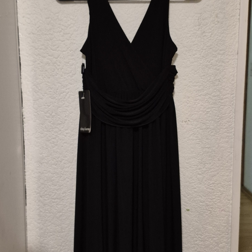 Elegant Black Dress - Picture 3 of 4